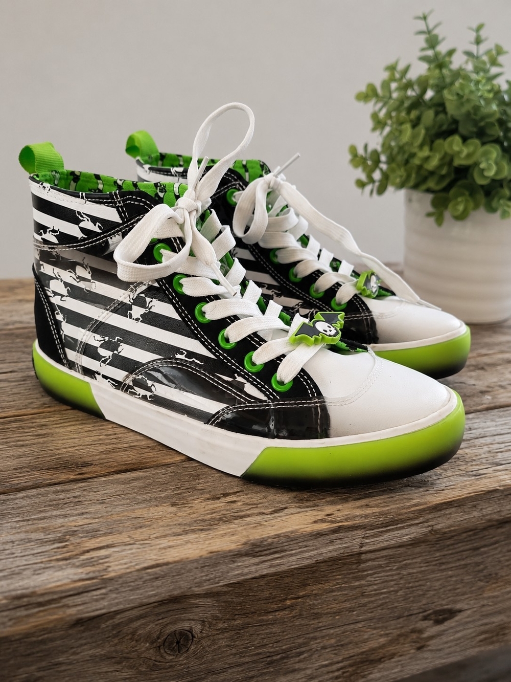 Ground Up Beetlejuice High Top Sneakers Women's Size 6 Black White EUC